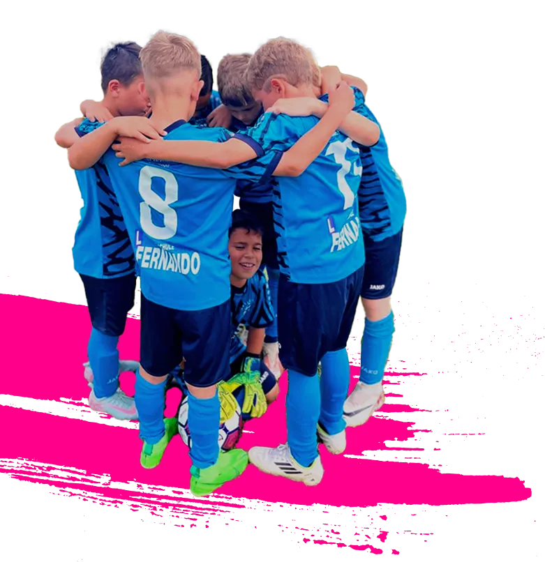 Squadra di giovani ragazzi riuniti